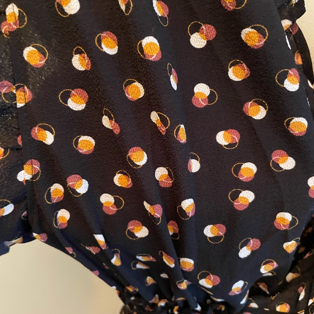 V-neck cap sleeved jumpsuit - Picture 2 of 3